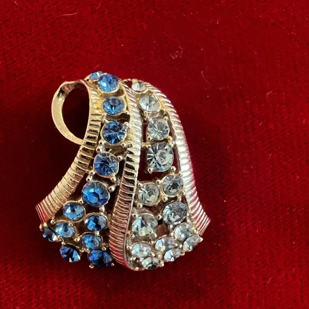 Vintage brooch good
